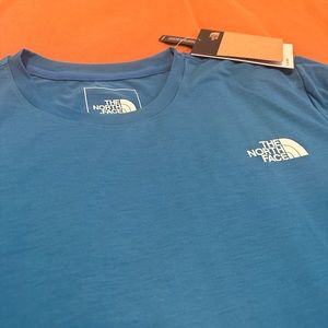 NWT - The North Face t-shirt